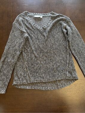 V-Neck Knit Sweater in Marled Gray